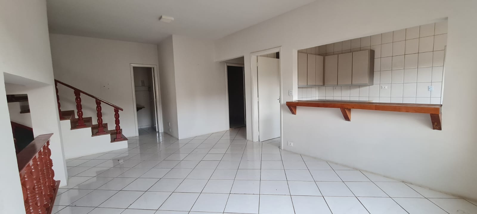 Sobrado para venda , 390m² no total, 193m² construção,no Jd Quebec, 3 quartos sendo 1 suite, e 2 com sacada, 4 vagas - Londrina, PR