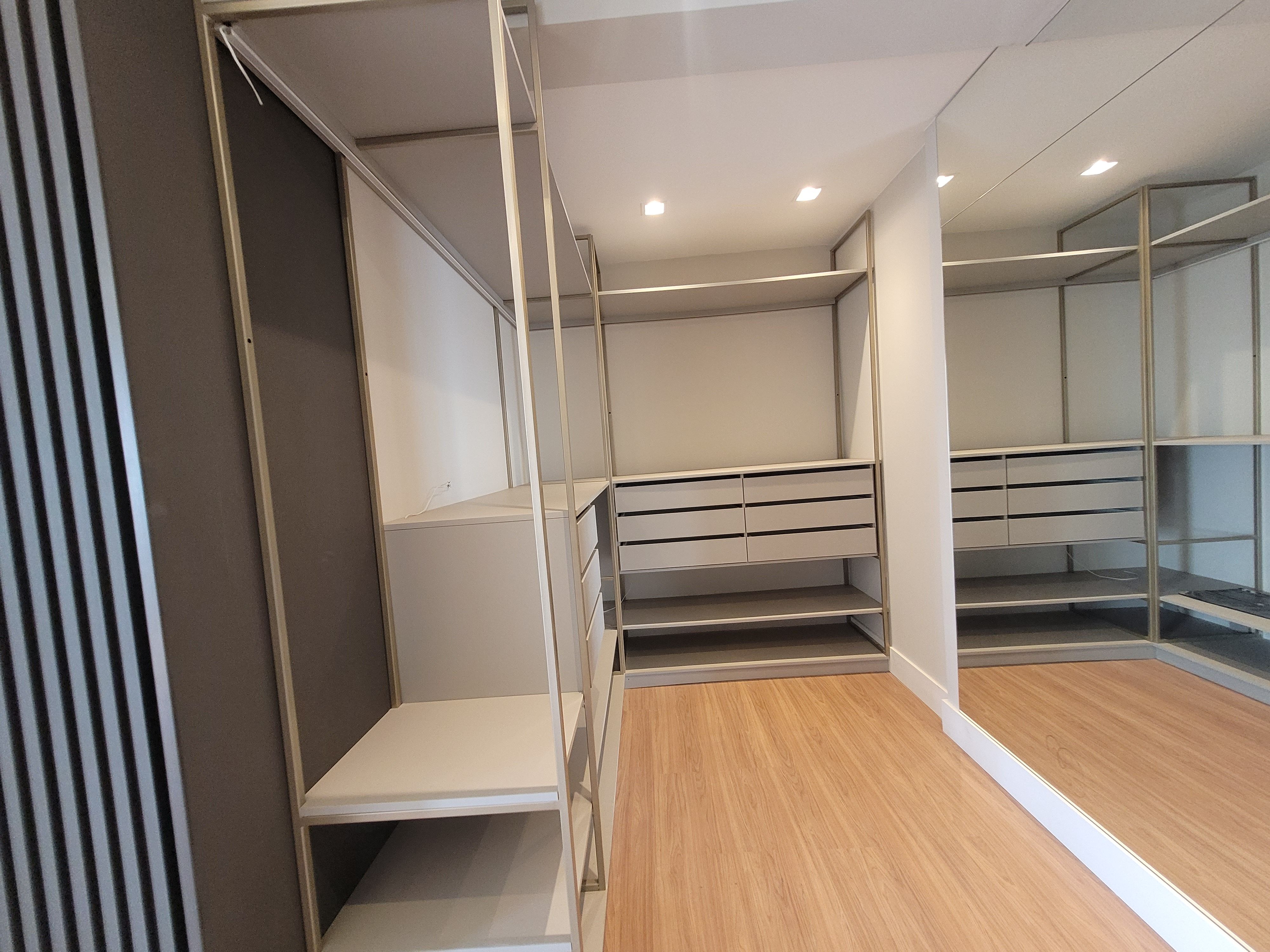 Apartamento a venda, Edifício Grand Palais, 216m² úteis, planejado, andar alto, Gleba Fazenda Palhano -Londrina, PR