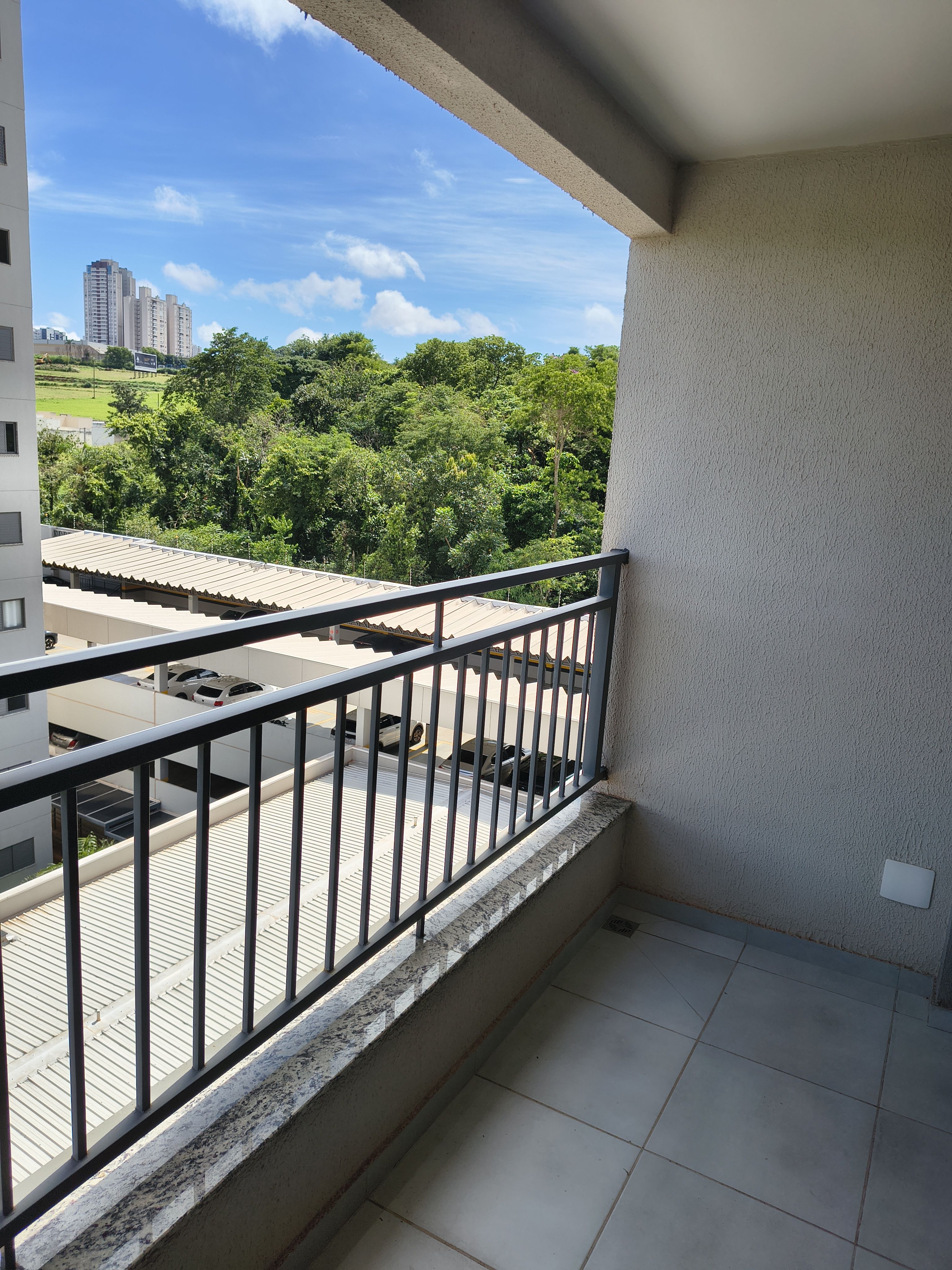 Apartamento à venda, Edifício carmel, 64M² úteis, 2 sendo 1 suíte, Sala estendida, Gleba Palhano,  Londrina - Pr