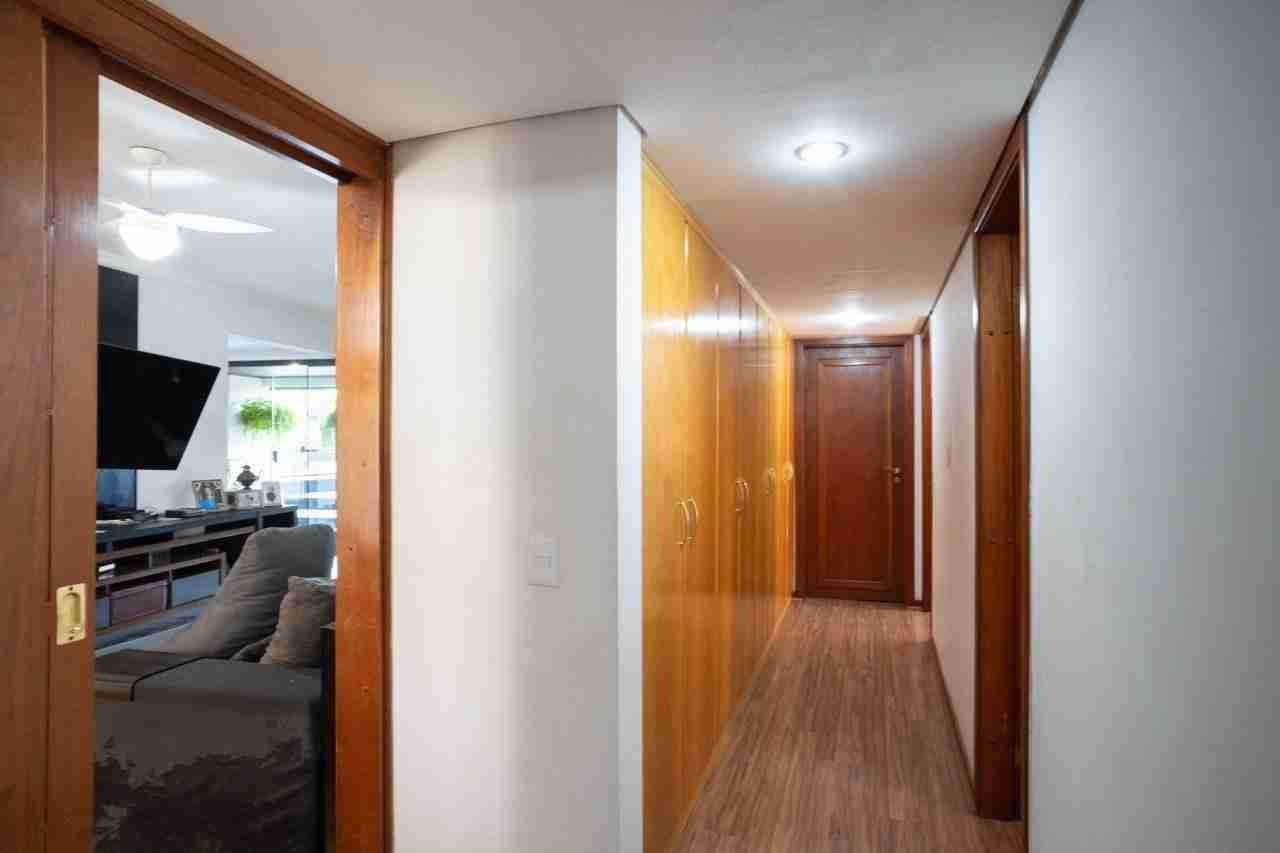 Apartamento à venda no Edifício Palais Lac Dor, 298m² úteis, 4 quartos sendo 2 suítes, 4 vagas, próx  ao lago Igapó - Jardim Londrilar- Londrina,