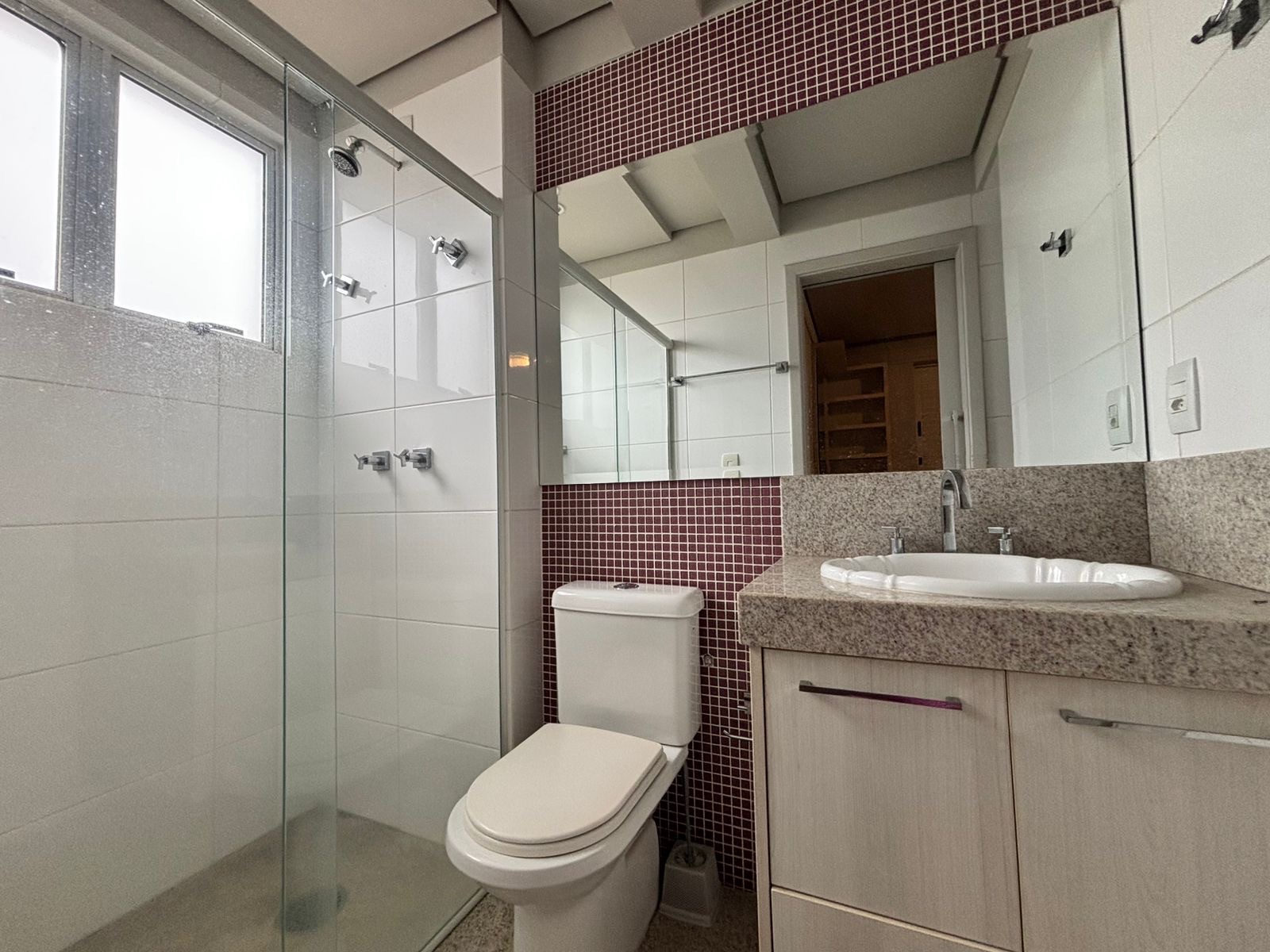 Apartamento à venda, Edifício Pallazo Di Césare , 156m2 úteis, 3 suítes, 3 vagas, andar alto, vista Lago, mobiliado, Bela Suiça, Londrina, PR