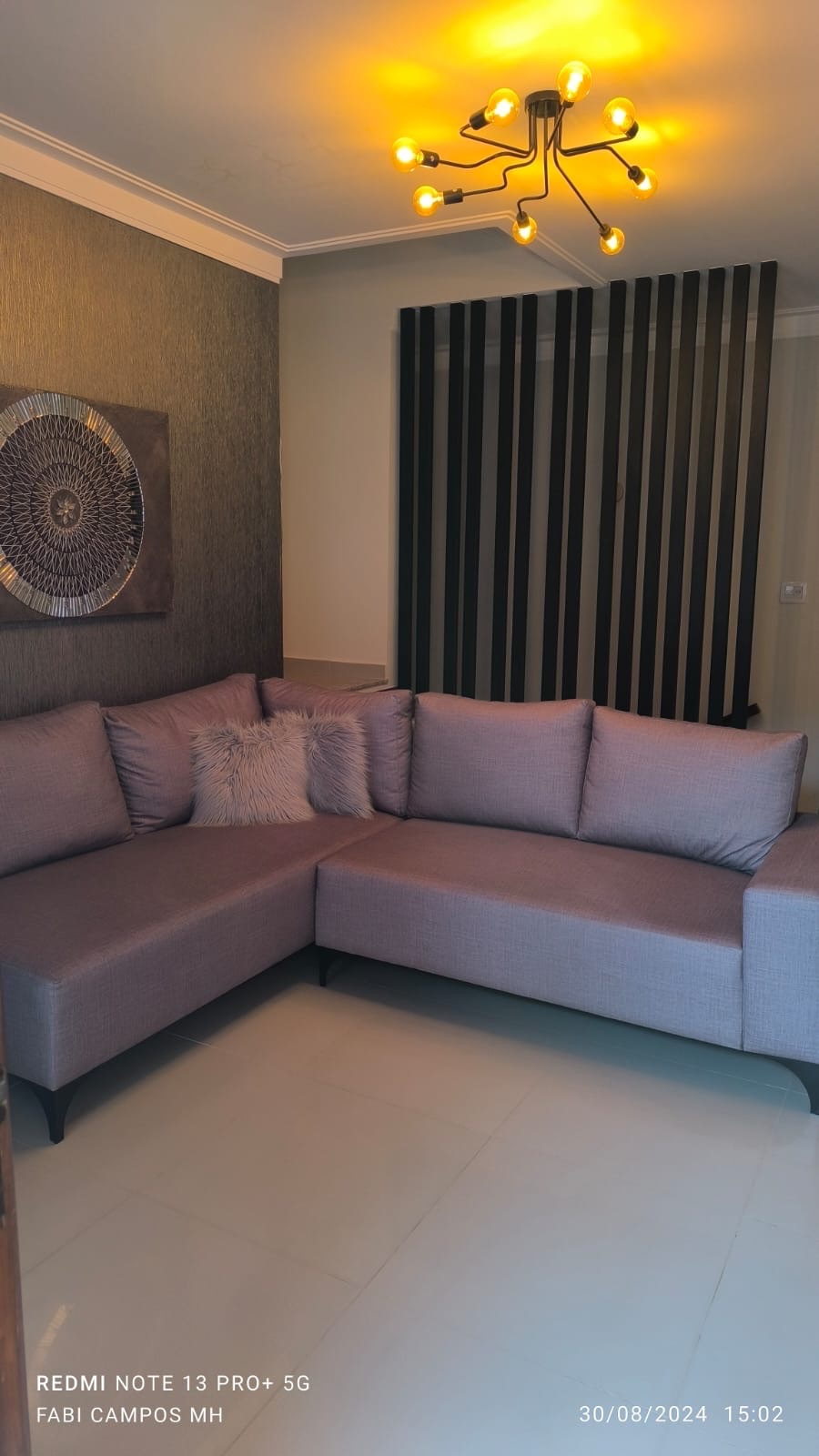 Casa à venda no Jardim Quebec, 614m², 3 Quartos sendo 1 suíte, 5 banheiros, 2 lavabos e 4 vagas de garagem, Londrina, PR