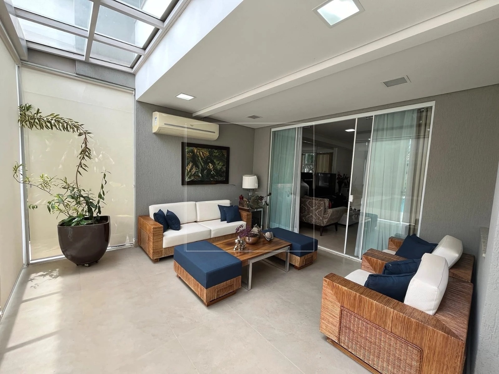 Casa à venda, Alphaville Imbuias, 400m² úteis, 4 quartos sendo 3 suítes, mobiliada -  Vivendas do Arvoredo, Londrina, PR