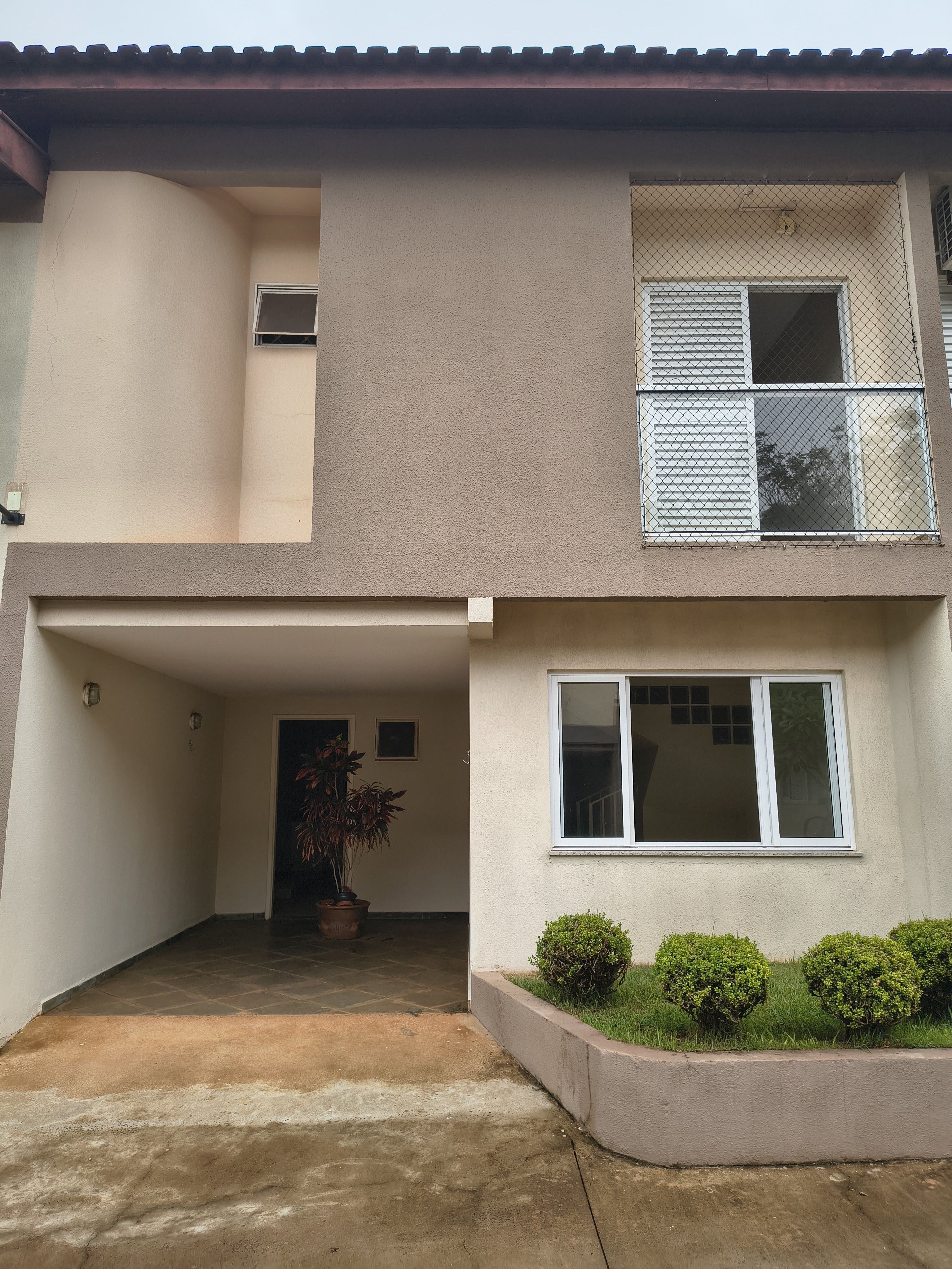 Casa à venda, 3 quartos 1 suíte, 3 vagas, 107M² úiteis, área gourmet, Planejados na suíte,Parque Jamaica, Londrina-PR