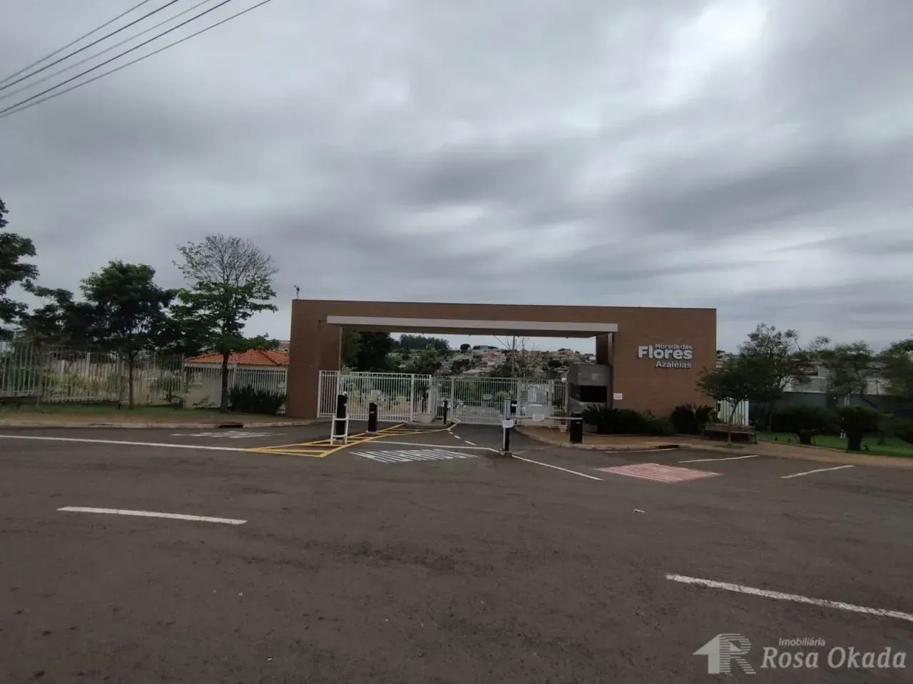 Casa à venda, Condomínio Morada das Flores, 160m² úteis, 3 quartos sendo 1 suíte, todo planejado -  Cambé/PR
