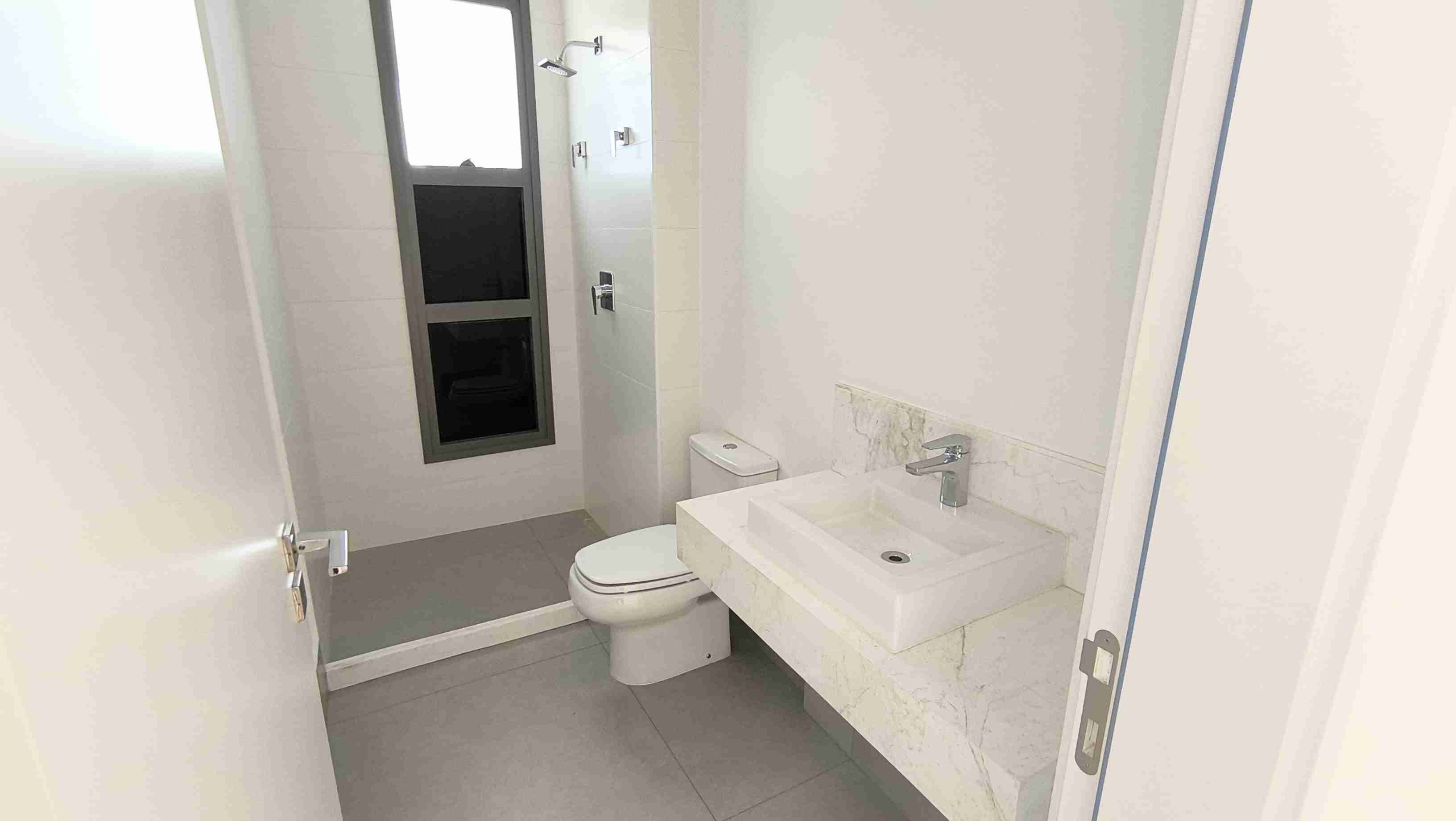 Apartamento à venda no Edifício Le Reve, 323m² úteis, 3 suítes, vista para o lago, 4 vagas - Gleba Palhano, Londrina, PR