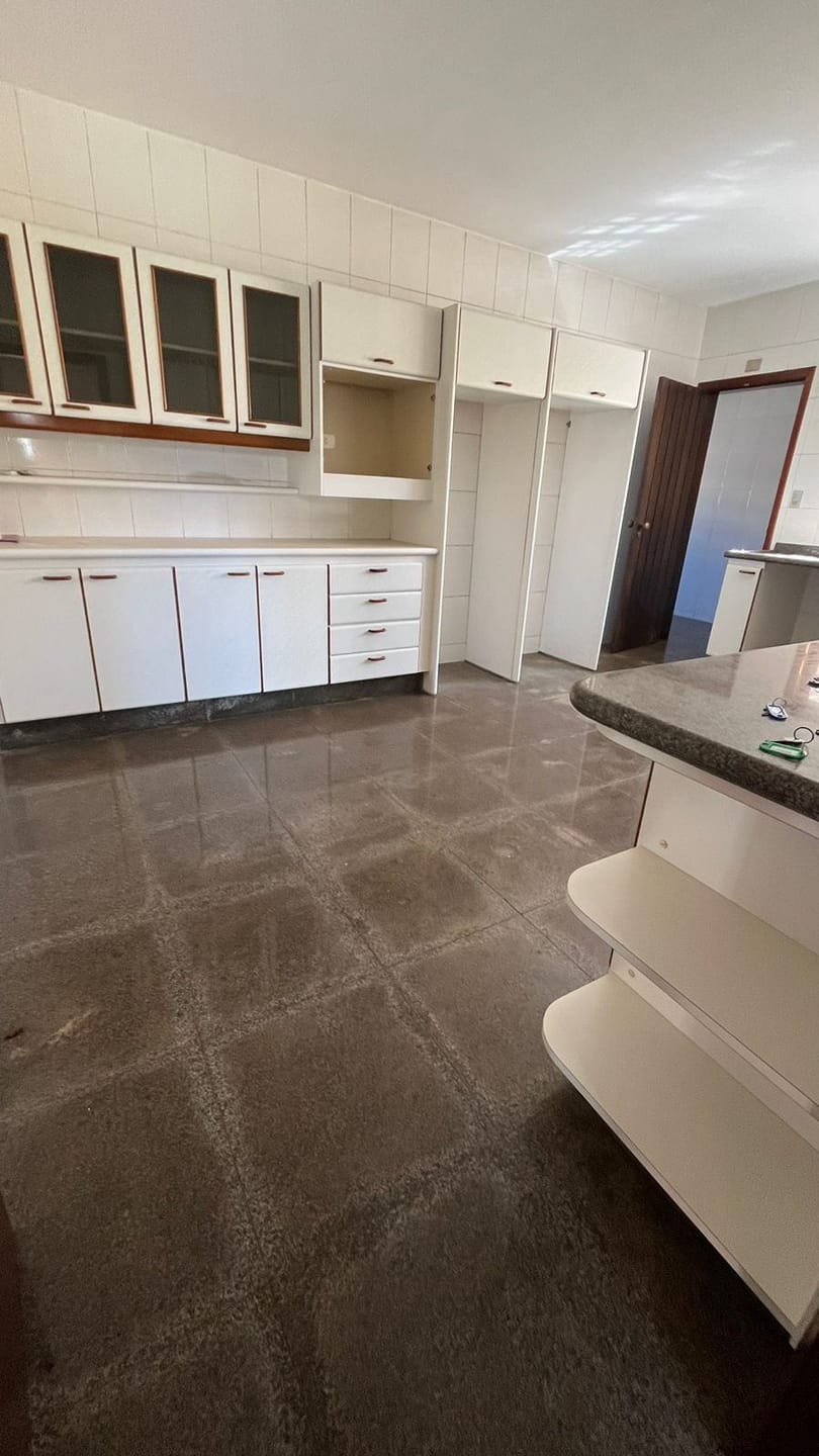 Casa comercial próximo a Av Higienópolis, piscina- Guanabara, Londrina, PR