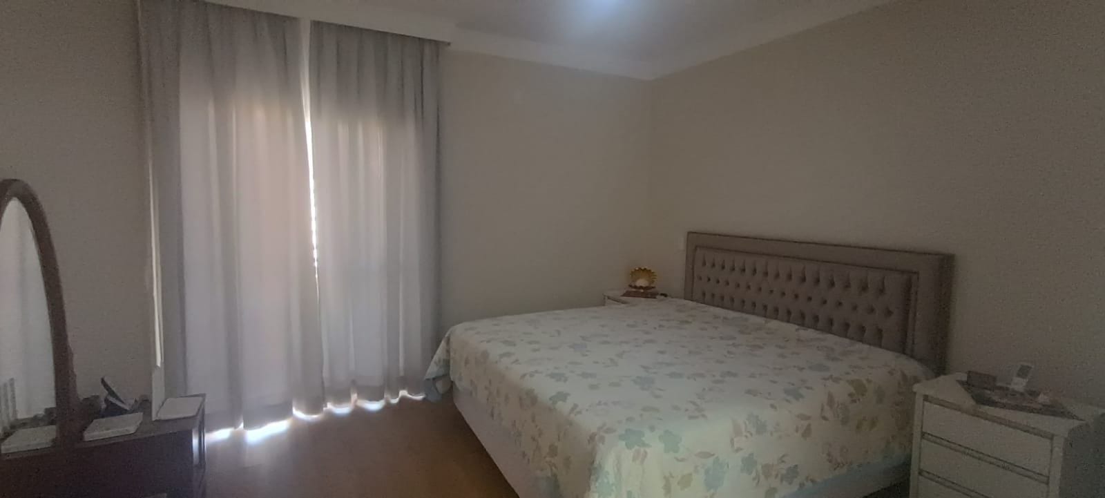 Apartamento  à venda,  Edifício Mona Lisa no calçadão central,177m² uteis, 4 quartos  sendo 2 suítes, recém reformado, andar alto, Centro, Londri
