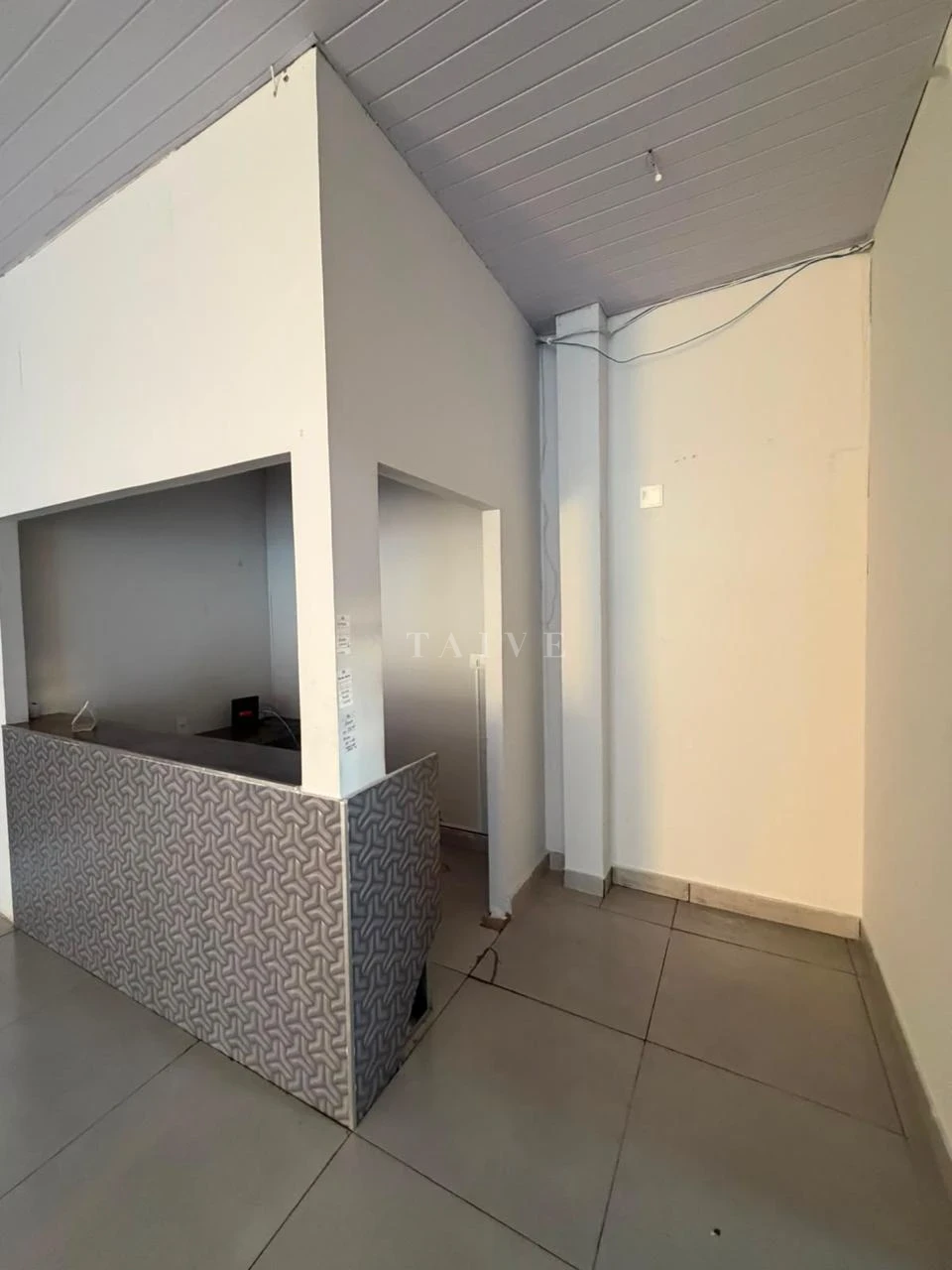 Imagens do imóveis Sala comercial de 741 m² para alugar na Avenida Tiradentes, Londrina/PR.