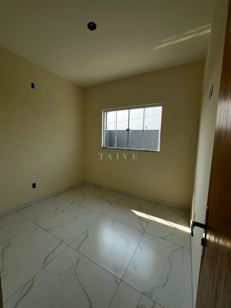 casa a venda prox ao centro de cambé, muffato, posto de saude, upa, aceita carro como parte da entrada