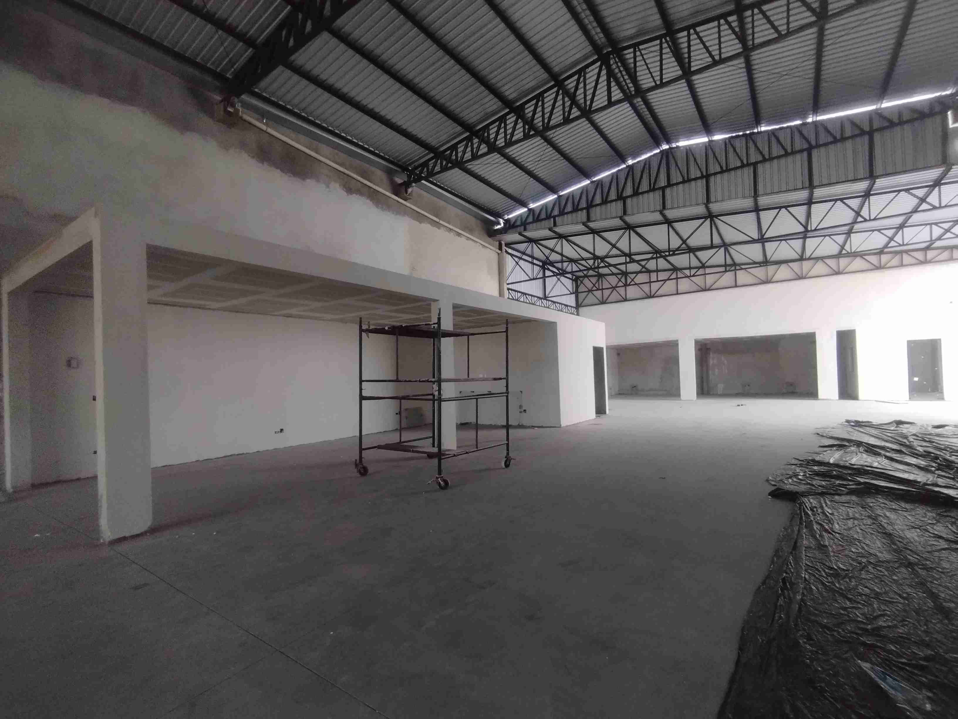 Barracão novo para locação, total 700m², amplo, pé direito de 8M ,av. tiradente ,frente vidro,Jardim Agari, Londrina, PR
