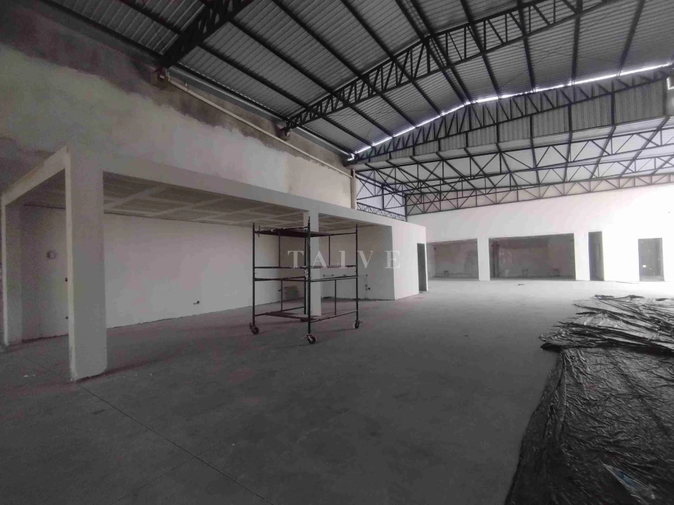 Barracão novo para locação, total 700m², amplo, pé direito de 8M ,av. tiradente ,frente vidro,Jardim Agari, Londrina, PR - foto 10