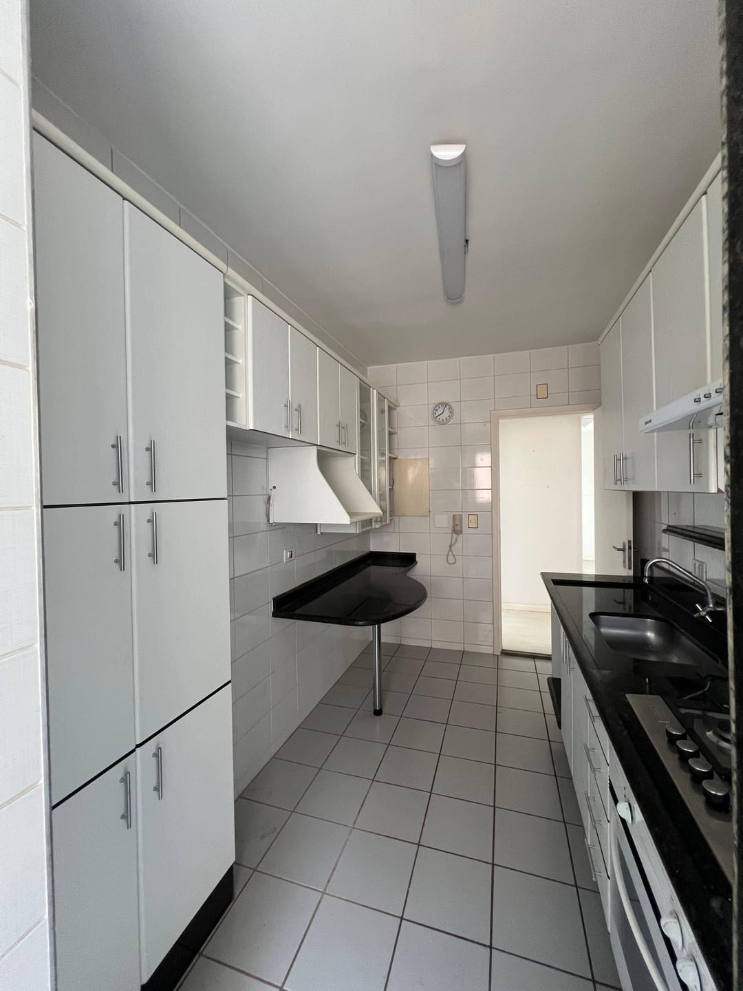 Apartamento à venda, Edifício Porto Belo, 83m² úteis, 3 quartos (1 suíte), sol da manhã, andar alto - San Remo, Londrina, PR