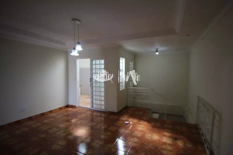 CASA A VENDA ZONA LESTE, NA AVENIDA PRINCIPAL