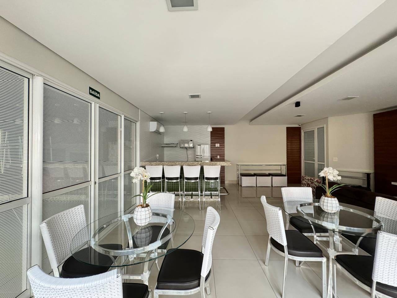Apartamento à venda, 69m² úteis, Edifício Solario Jardin Residence, 2 quartos, completo em armários  - Centro, Londrina, PR.