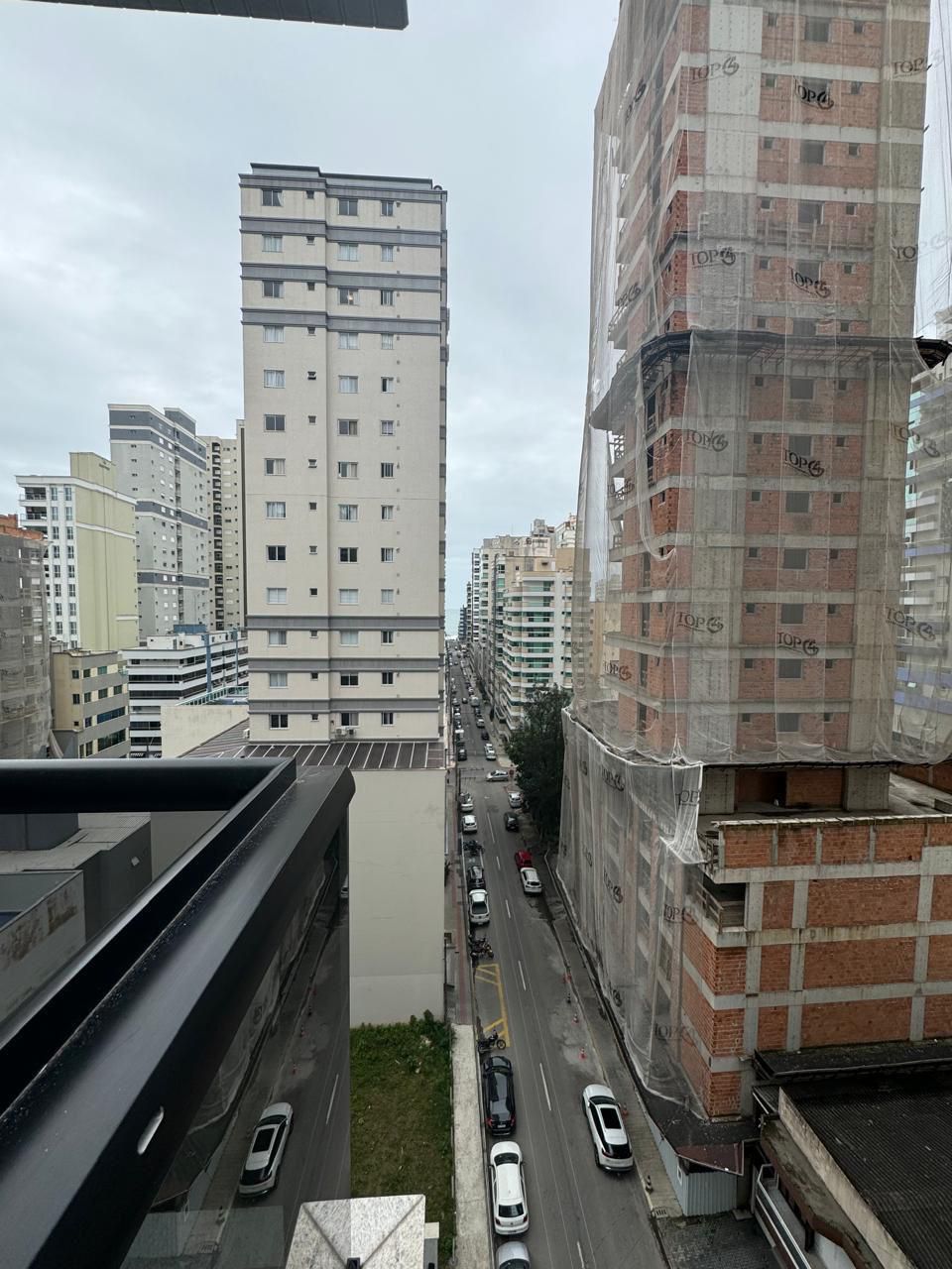 Apartamento novo à venda, 400m² da praia, Edifício Fiori Del Mare Residenziale, 3 suítes, 2 vagas de garagem, Itapema/SC.