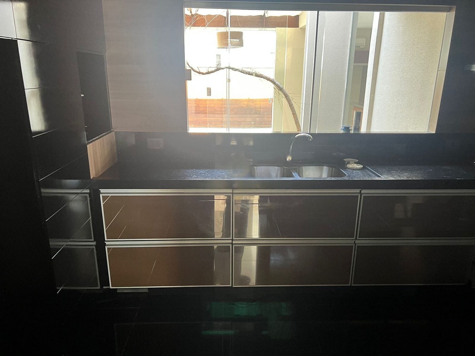 Sobrado à venda, Royal Forest, 280m² úteis, 4 quartos sendo 2 suítes, completo em móveis planejados, piscina - Esperança, Londrina, PR