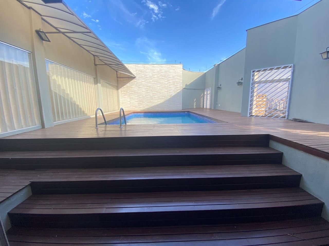 Apartamento à venda, 467m²  úteis, cobertura penthouse, 4 dormitórios sendo 2 suítes, 4 banheiros, Centro - Londrina, PR