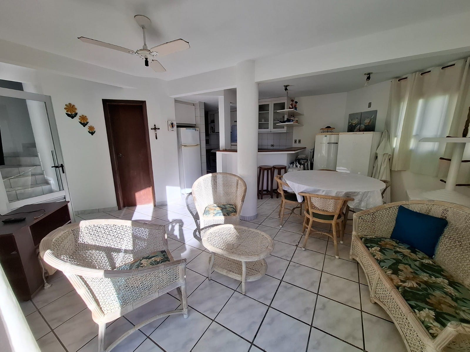 Sobrado à venda, Condomínio Saint German, 111m² privativos, 3 quartos, sol da manhã, mobiliado, Cambijú, Itapoá, SC