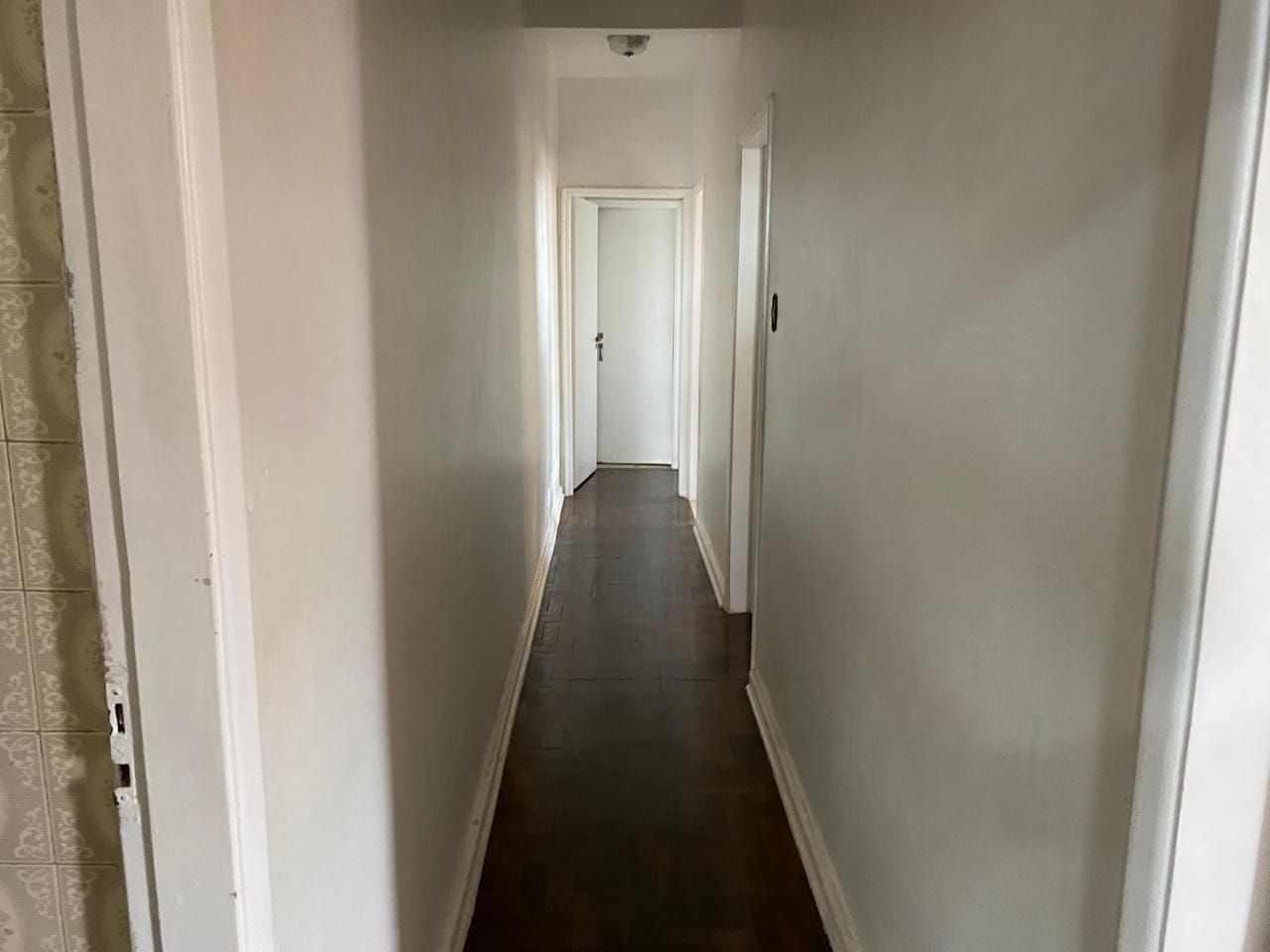 Apartamento à venda, 160 m²  úteis, 4 quartos sendo 1 suíte,  andar alto no Edifício Centro Comercial- Centro, Londrina, PR