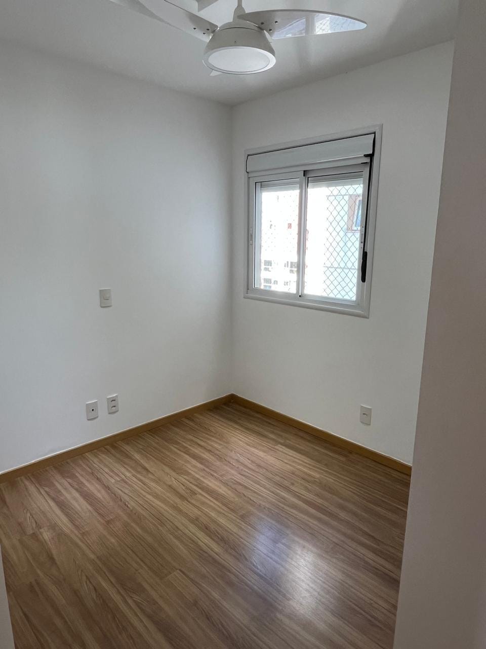 Apartamento à venda, Edifício Alameda Eco Resort , 83m² úteis, 3 dormitórios sendo 1 suíte, 2 vagas , andar alto, Gleba Palhano, Londrina, PR