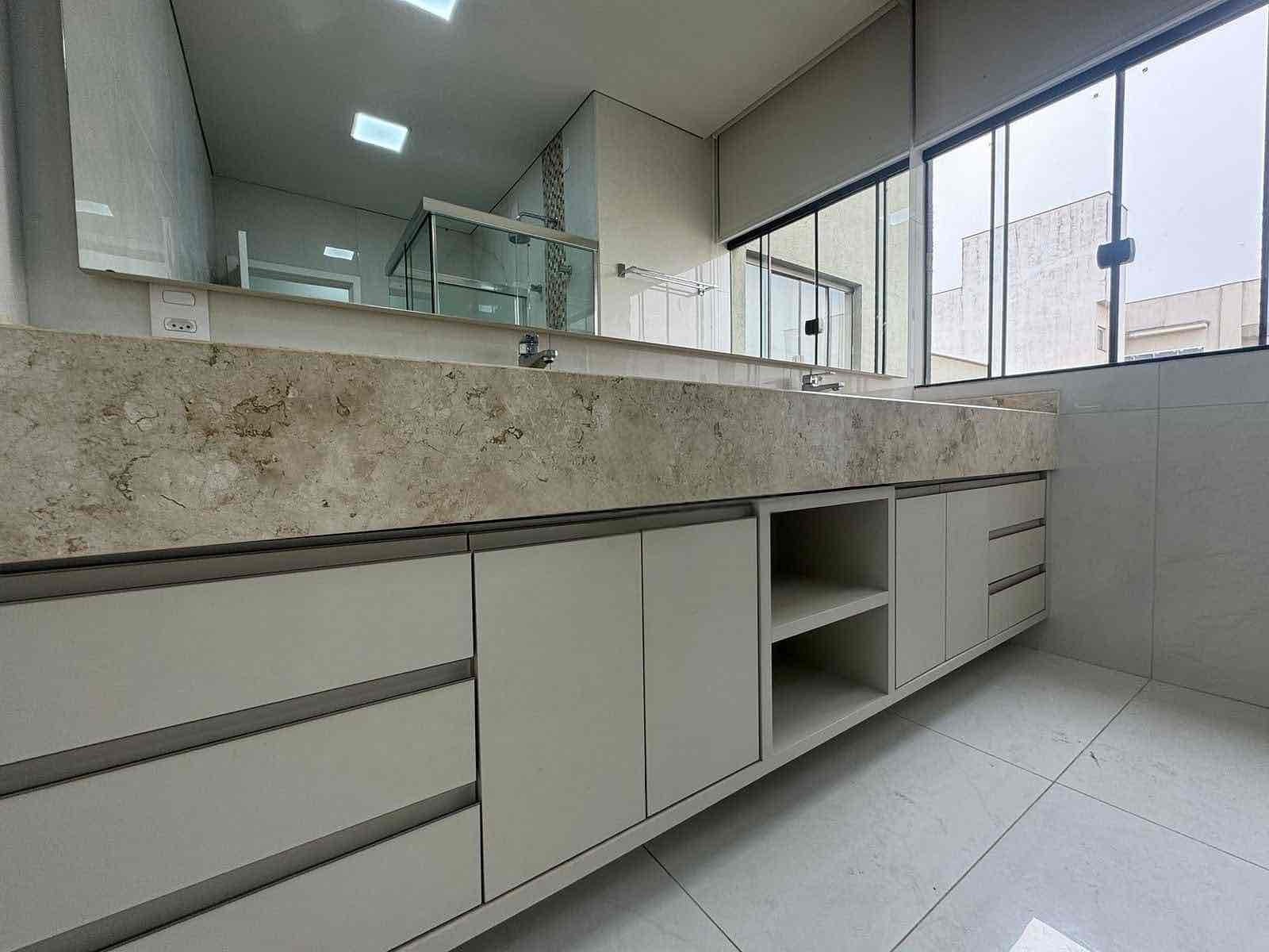 Casa  à venda, Royal Forest, 292m² úteis, 3 suítes, piscina aquecida, 4 vagas - Esperança, Londrina, PR