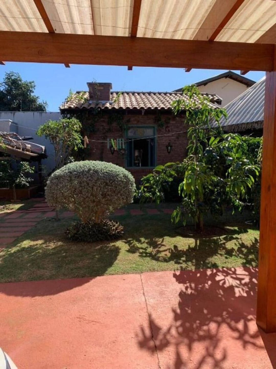 Casa à venda, 500m² terreno e 132m² construção, 2 suítes, piscina e churrasqueira, 4 vagas - Granville Parque Residencial, Londrina, PR
