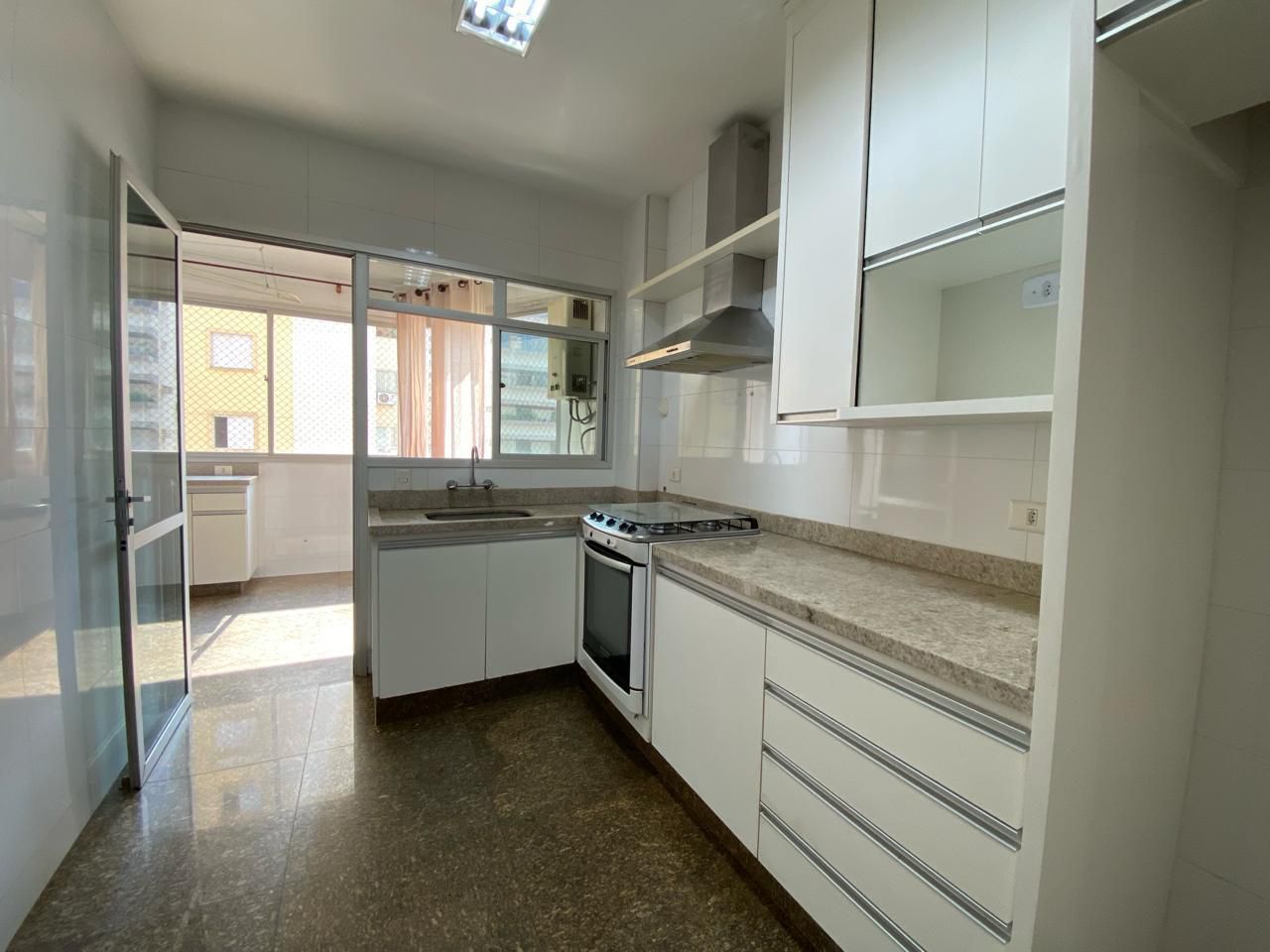 Apartamento 214m²/4 quartos (sendo 1 suíte)/ 02 vagas - Condomínio Edifício Príncipe de Galles,  R. Espírito Santo- Centro, Londrina, PR