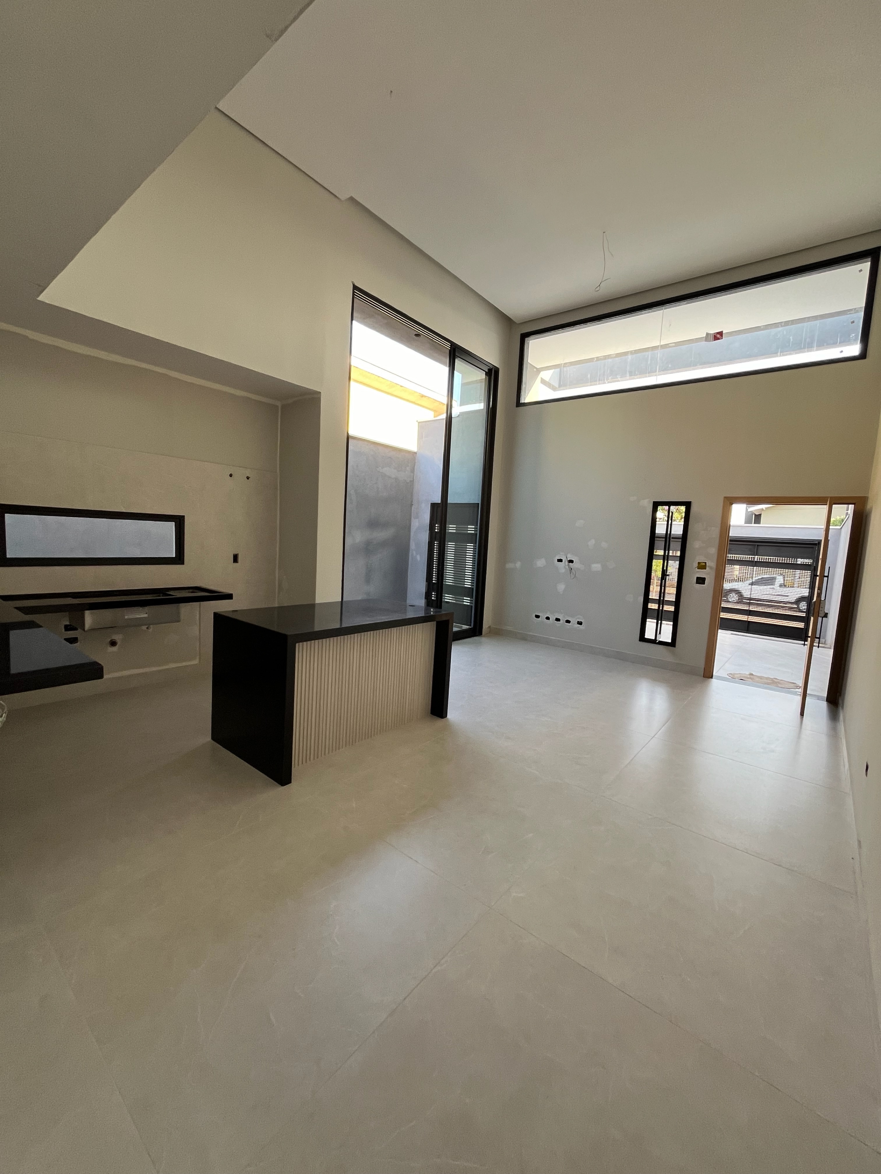Casa  alto padrão,  à Venda, 140m², 3 dormitórios, 1 suíte próximo ao Aeroporto - Dom Pedro, Londrina, PR