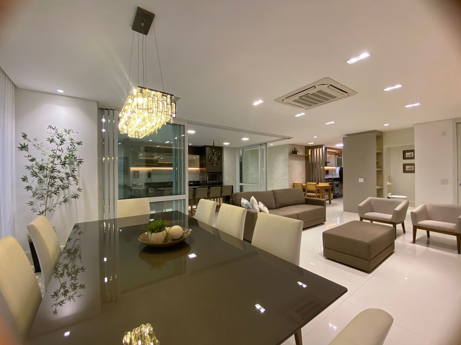 Apartamento à venda, Edifício Landmark, 214m² úteis, 2 suítes,2 Demi suítes, 3 vagas, estuda permuta de menor valor  - Gleba Fazenda Palhano, Lon