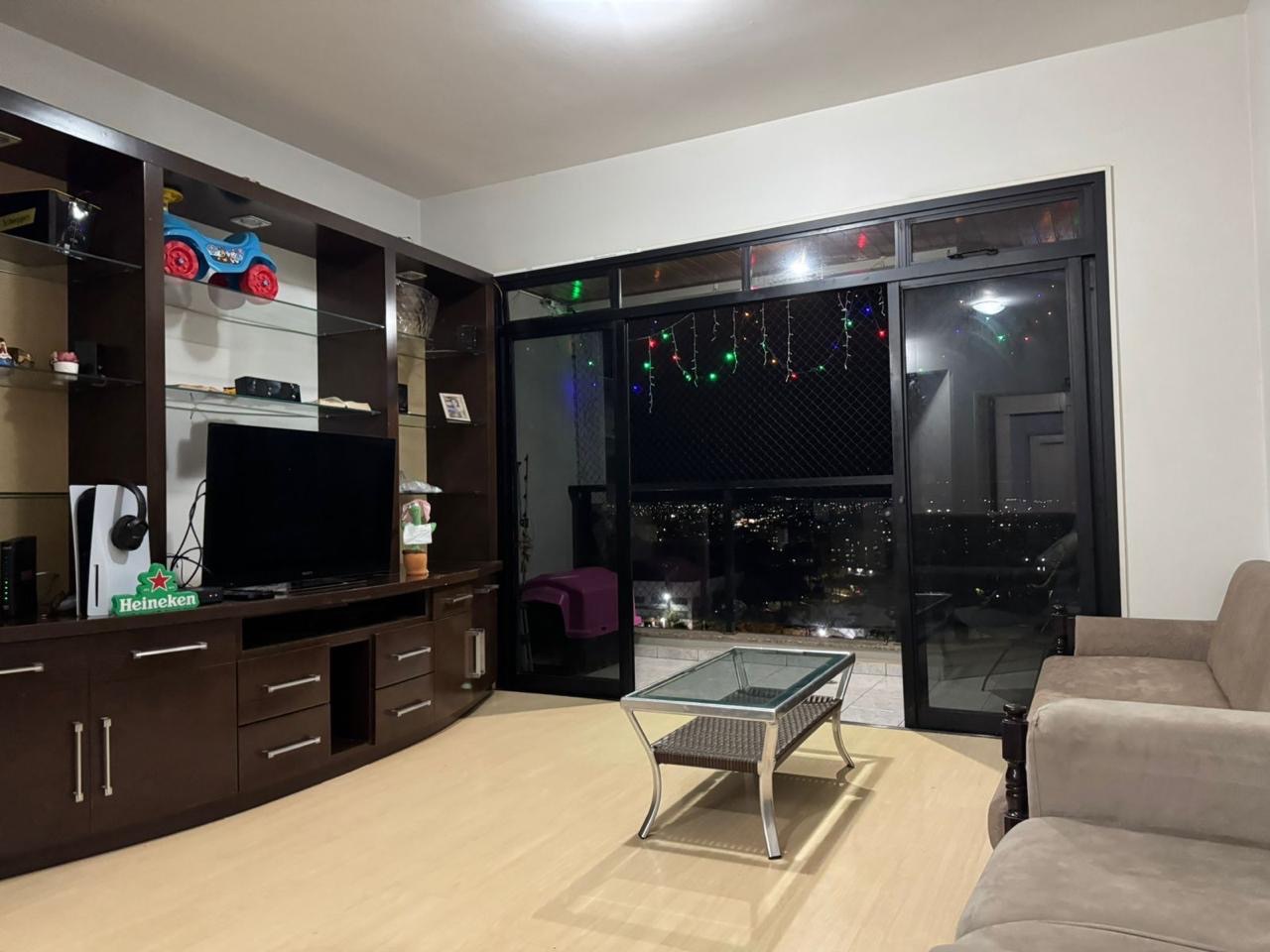 Apartamento à venda, Edifício Bavaria, 3 quartos sendo 1 suíte, 2 vagas, andar alto -Centro Londrina, PR