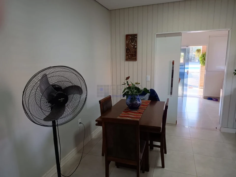 BELÍSSIMA CHÁCARA NO RIVIERA DO POENTE