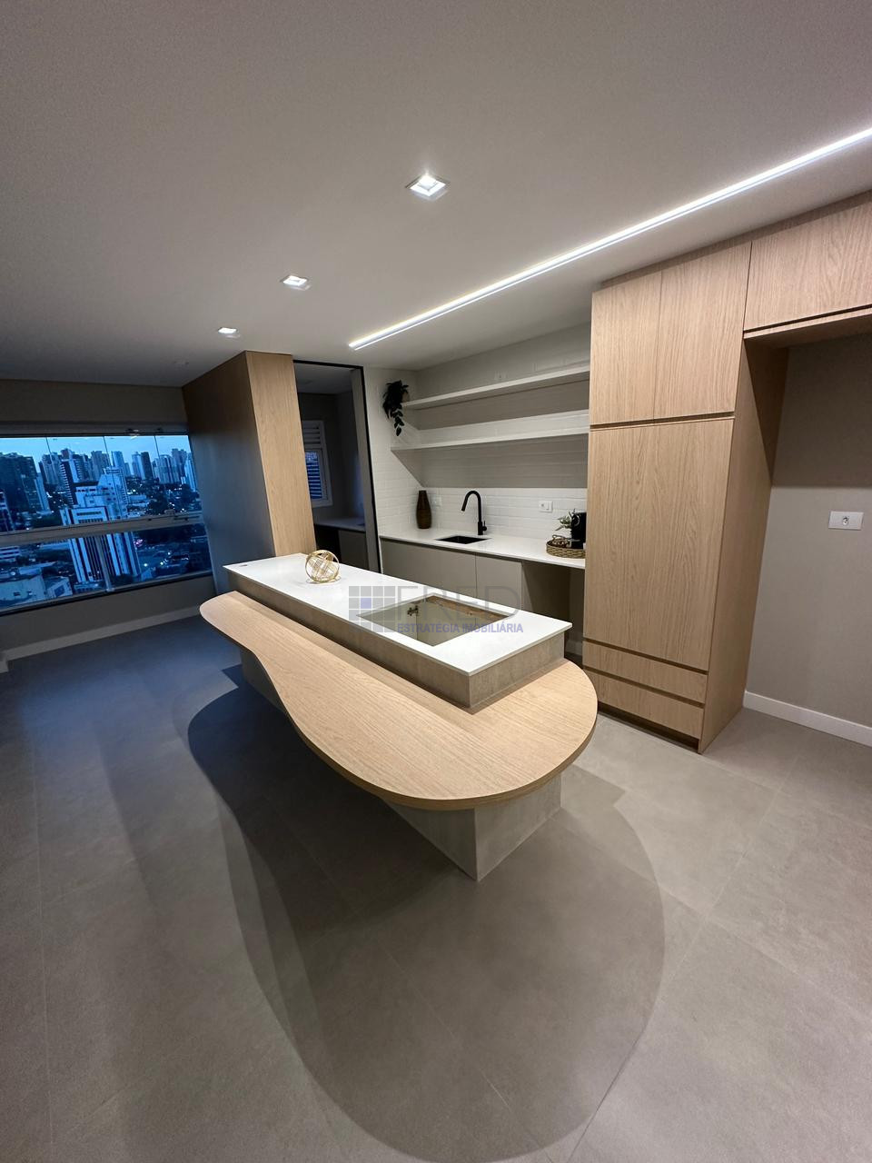 APARTAMENTO TODO REFORMADO - ANDAR ALTO - RESIDENCIAL KONSTANZ