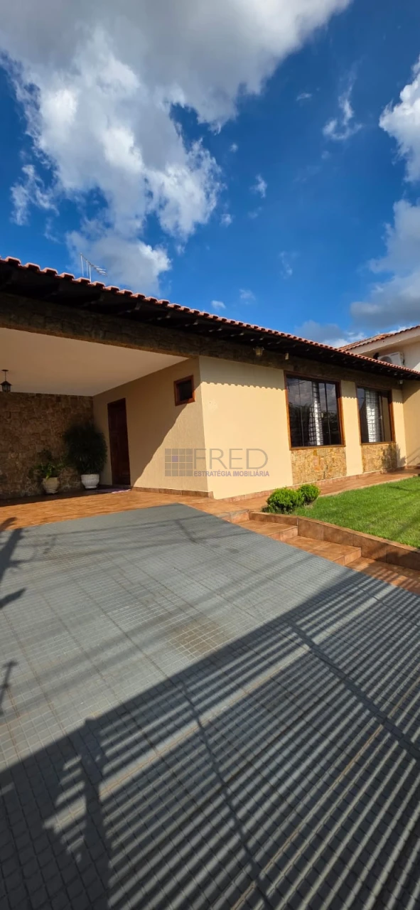 LINDA CASA TÉRREA A VENDA