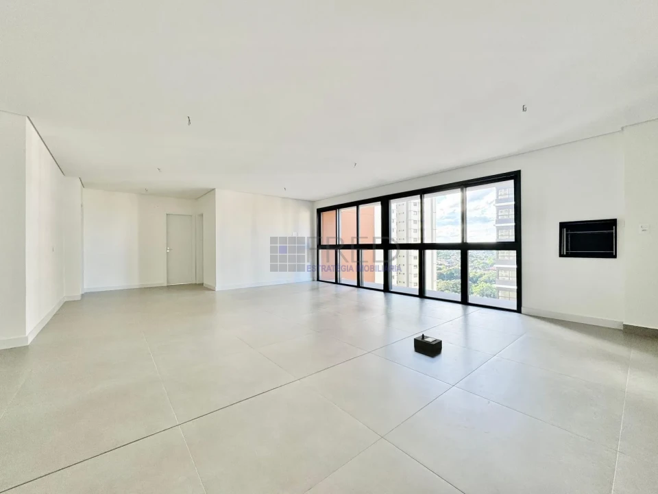 APARTAMENTO NOVO - ANDAR INTERMEDIARIO - 3 SUÍTES - ARBO
