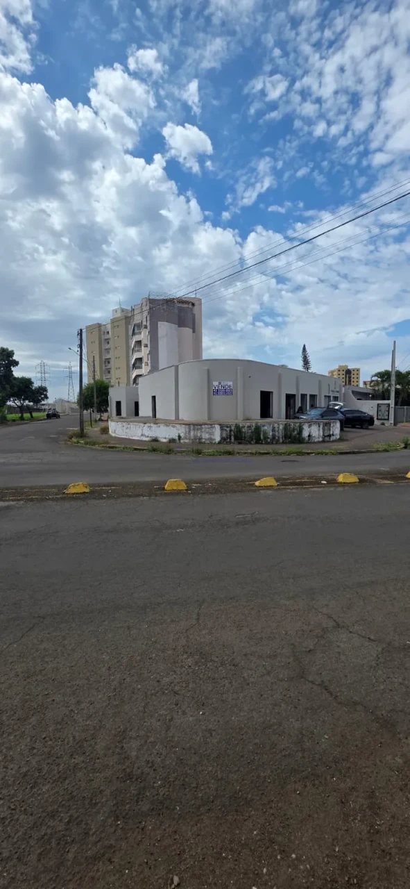 Imagens do imóveis TERRENO COMERCIAL A VENDA COM CONSTRUÇÃO DE GALERIA DE LOJAS INACABADA
