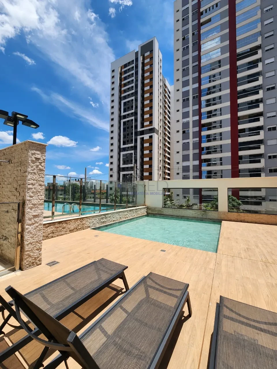 APARTAMENTO A VENDA -EDIFICIO TRIANON - ANDAR ALTO - LINDO