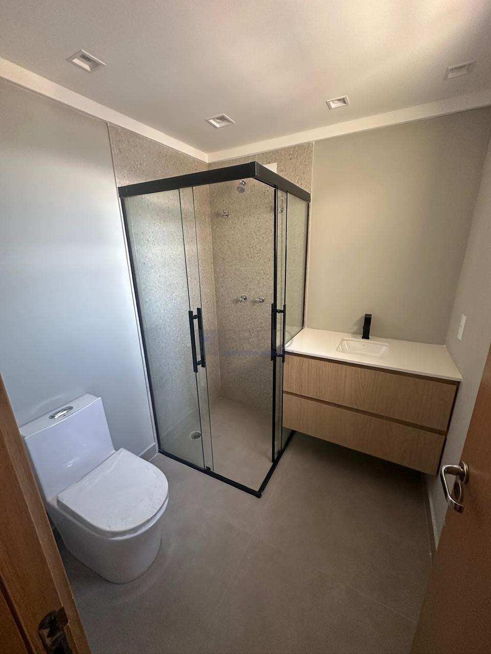 APARTAMENTO TODO REFORMADO - ANDAR ALTO - RESIDENCIAL KONSTANZ