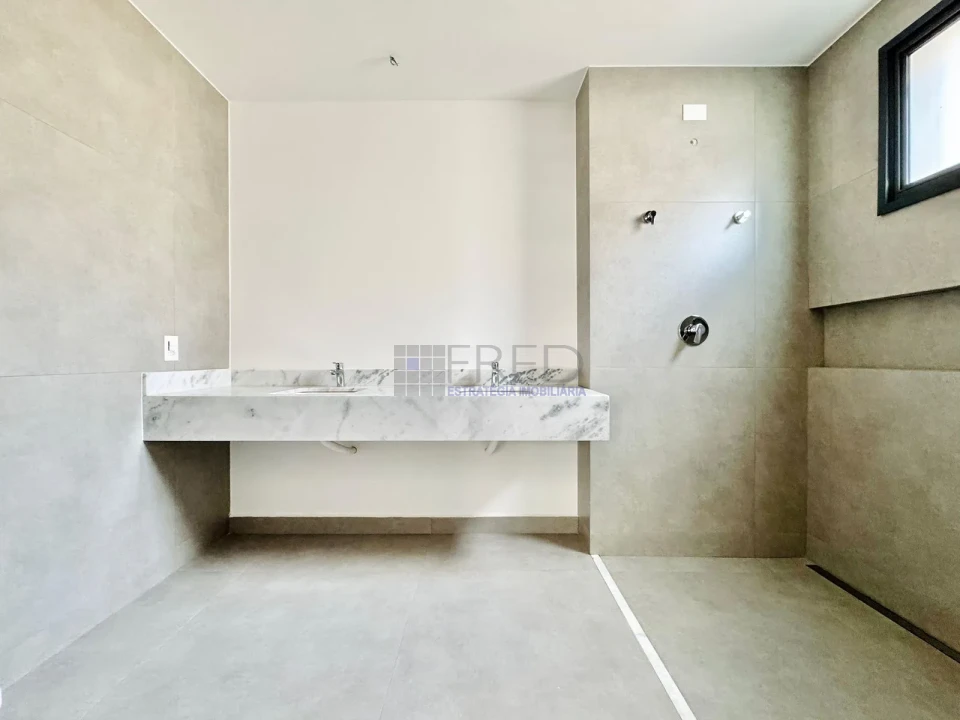 APARTAMENTO NOVO - ANDAR INTERMEDIARIO - 3 SUÍTES - ARBO