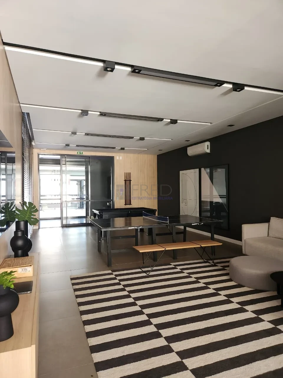 APARTAMENTO A VENDA -EDIFICIO TRIANON - ANDAR ALTO - LINDO