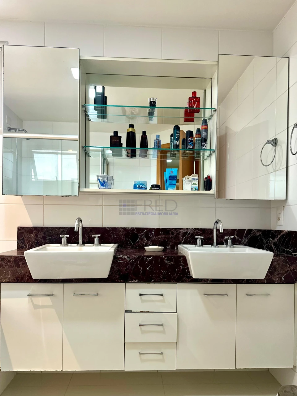 APARTAMENTO A VENDA NO EDIFÍCIO FERNANDO PESSOA