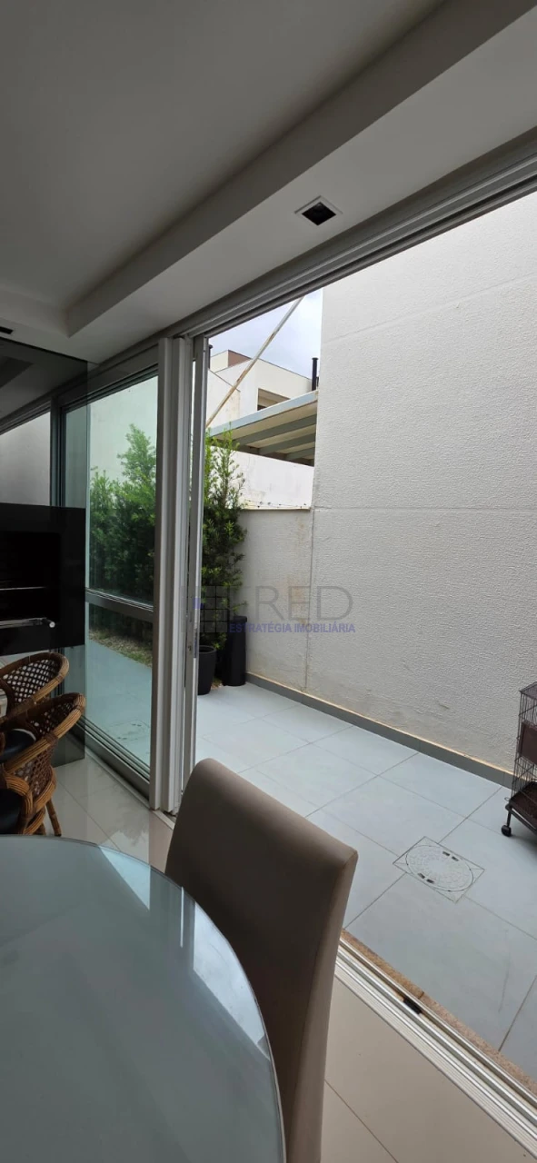 EXCELENTE CASA TÉRREA A VENDA - 3 SUÍTES - ROYAL FOREST RESIDENCE & RESORT