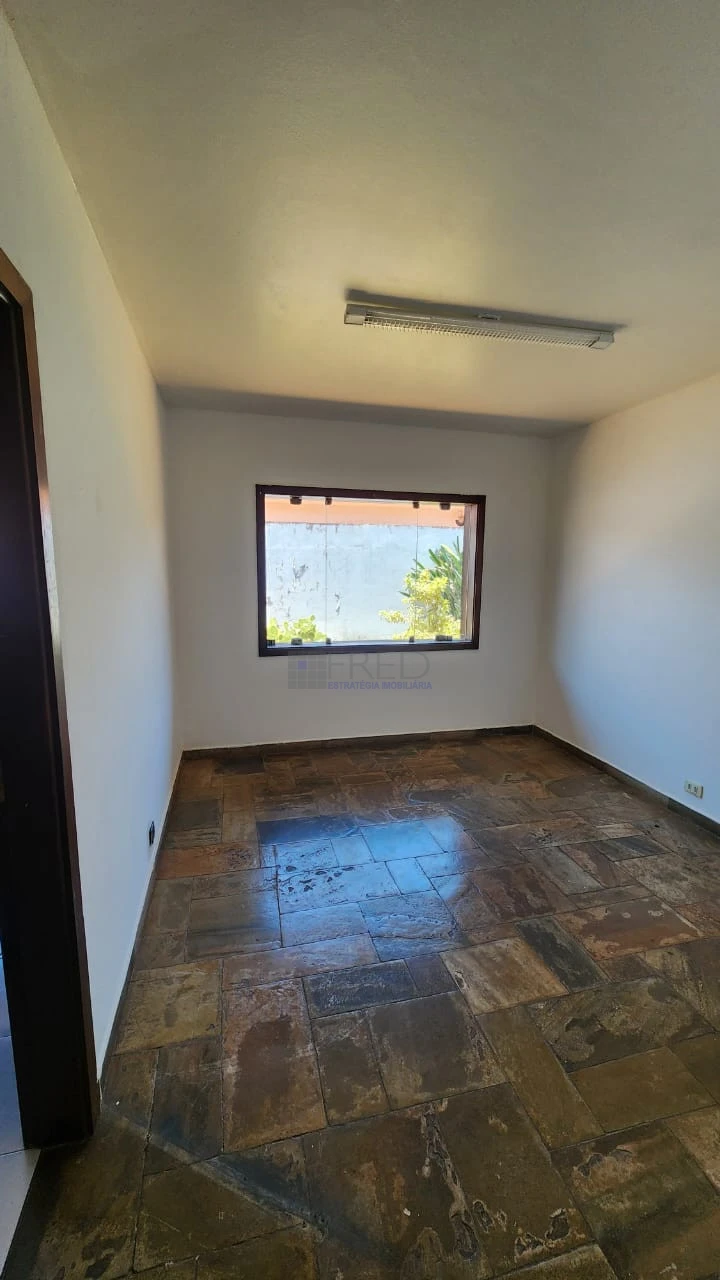 EXCELENTE IMÓVEL COMERCIAL PARA LOCAÇÃO - TOTALMENTE TÉRREO