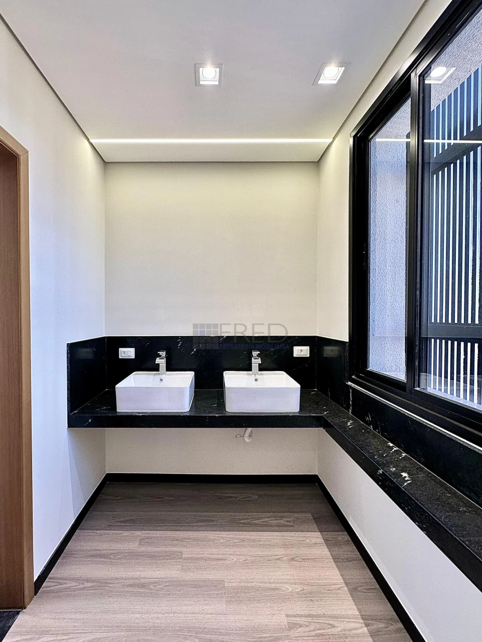 CASA A VENDA NO CONDOMINIO ARAGUARI - PARQUE TAUÁ