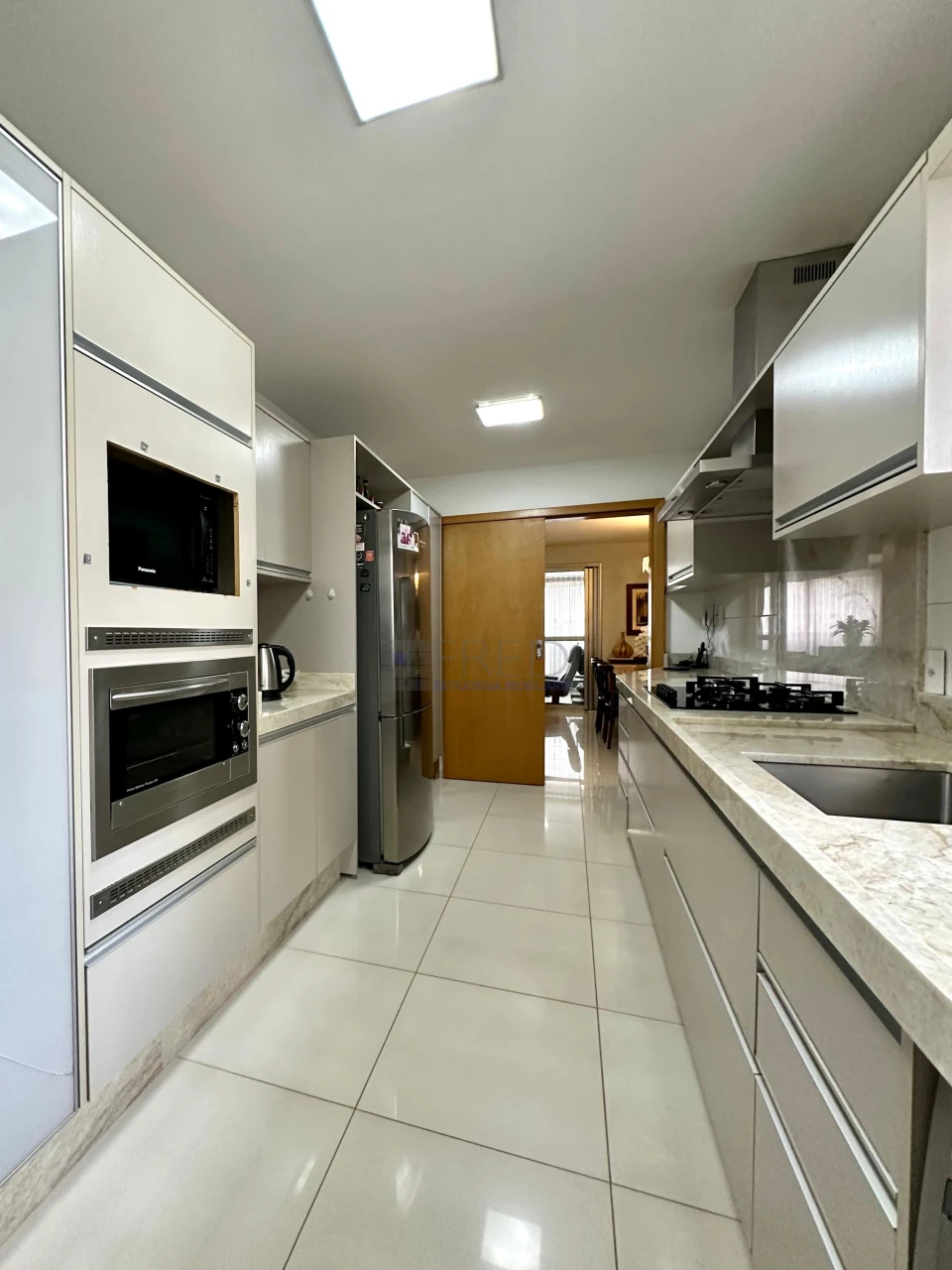 APARTAMENTO A VENDA NO EDIFÍCIO FERNANDO PESSOA