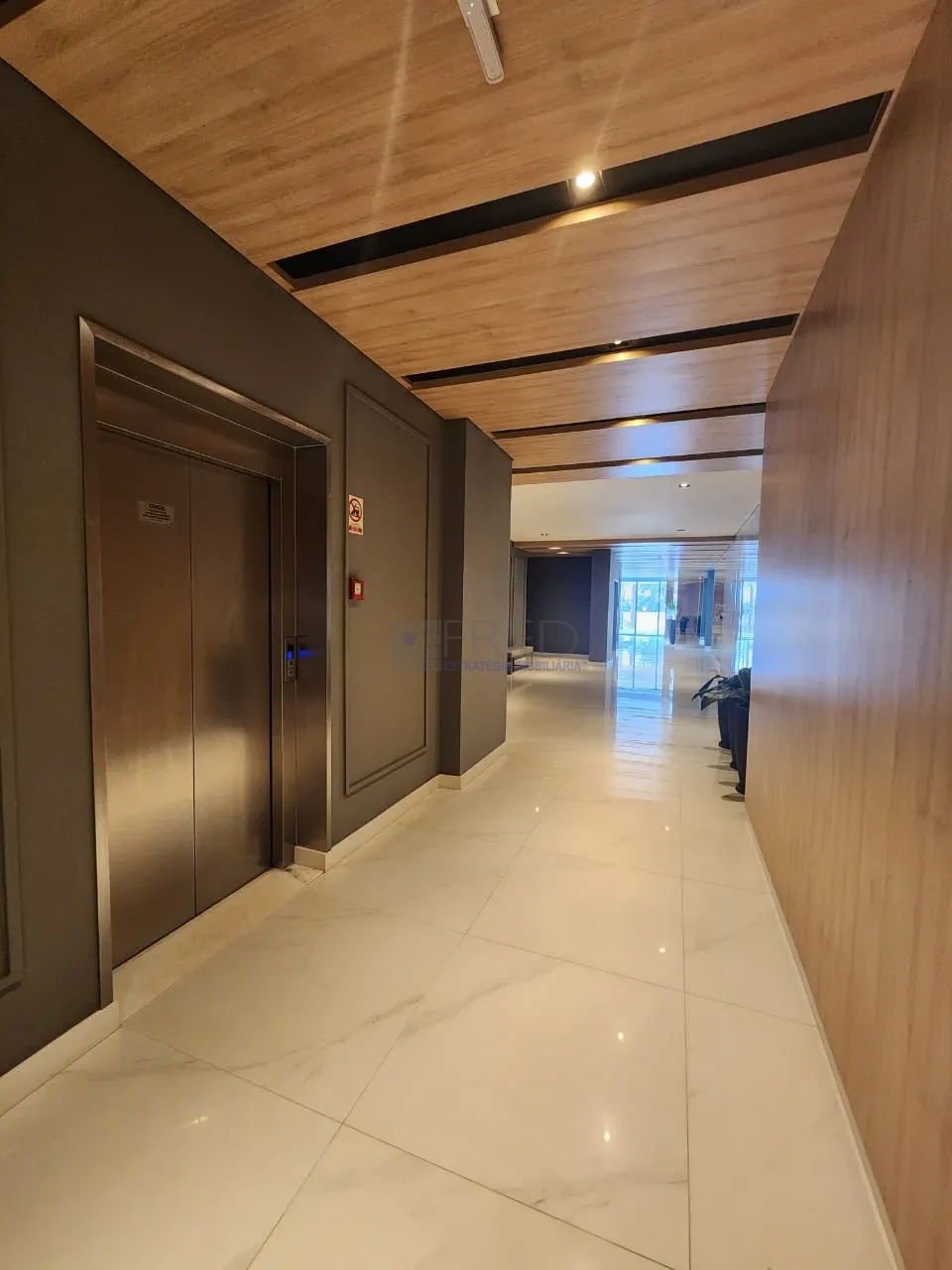 APARTAMENTO A VENDA -EDIFICIO TRIANON - ANDAR ALTO - LINDO