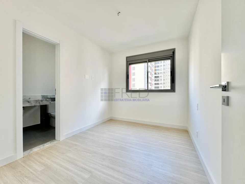 APARTAMENTO NOVO - ANDAR INTERMEDIARIO - 3 SUÍTES - ARBO