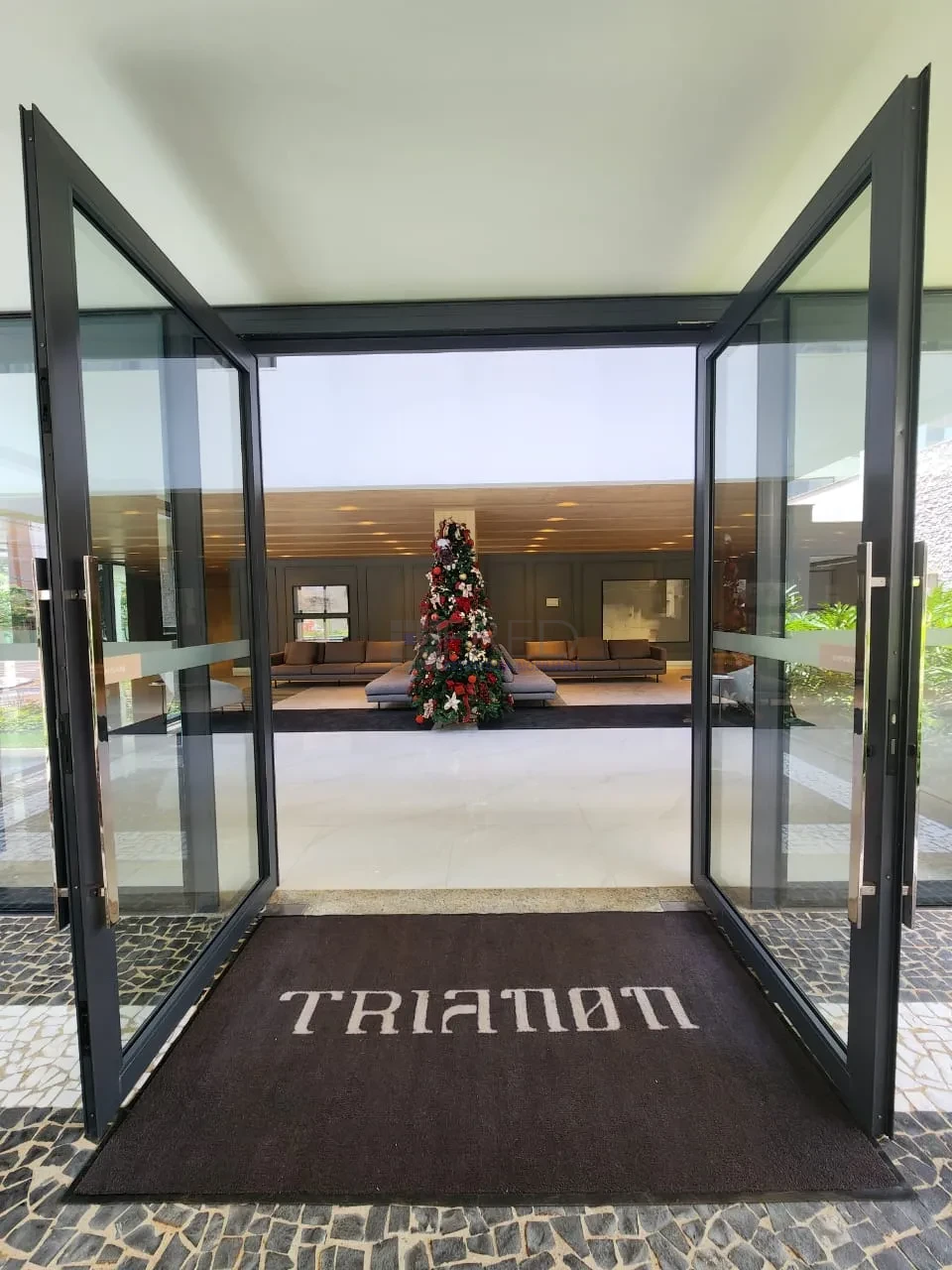 APARTAMENTO A VENDA -EDIFICIO TRIANON - ANDAR ALTO - LINDO