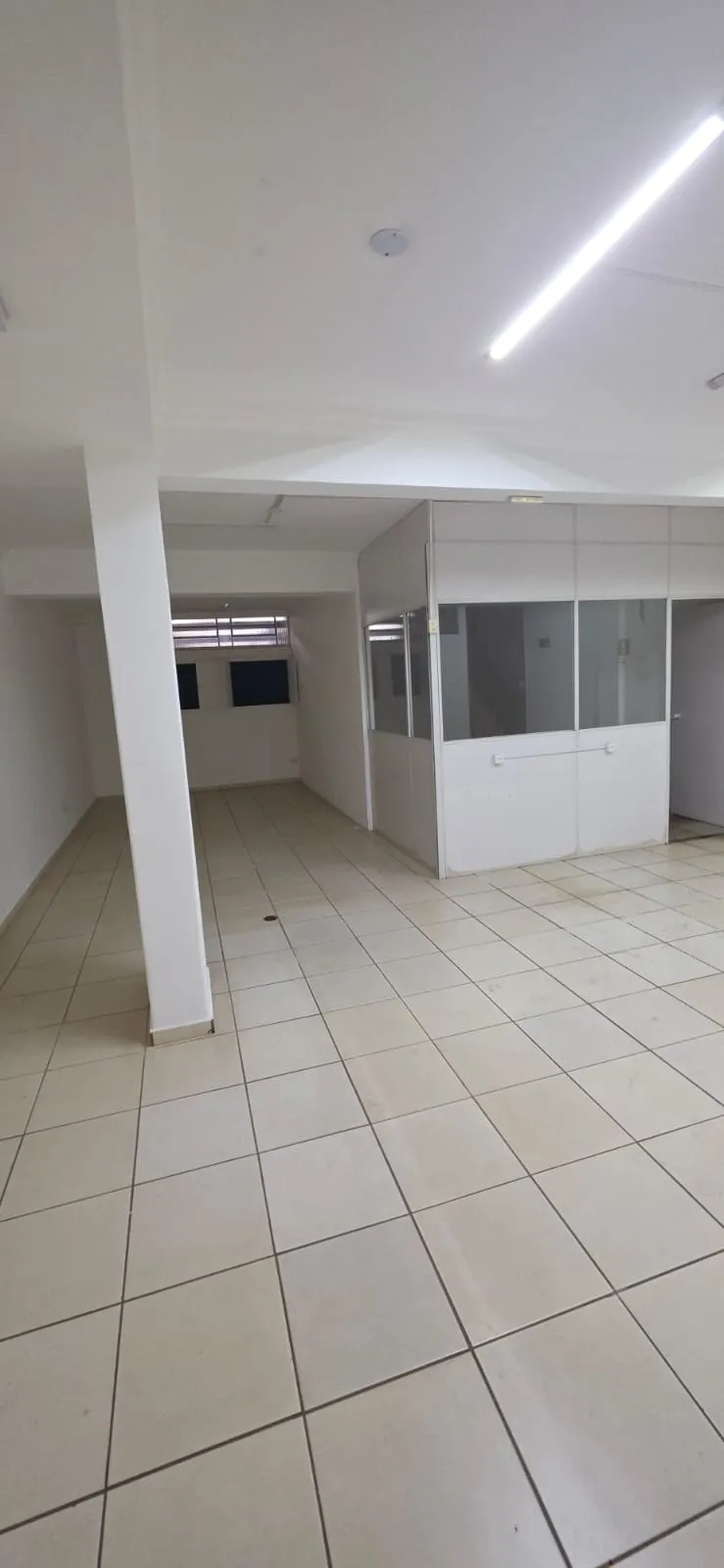 LOJA COM  SOTÃO E MEZANINO - REGIÃO CENTRAL - VENDA OU LOCAÇÃO