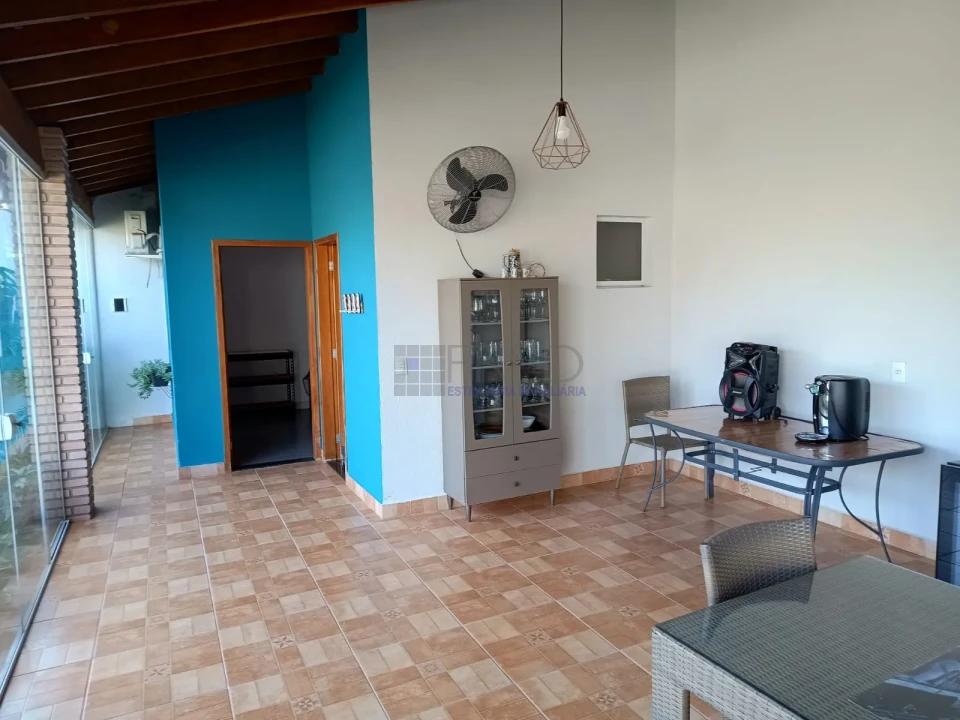 BELÍSSIMA CHÁCARA NO RIVIERA DO POENTE